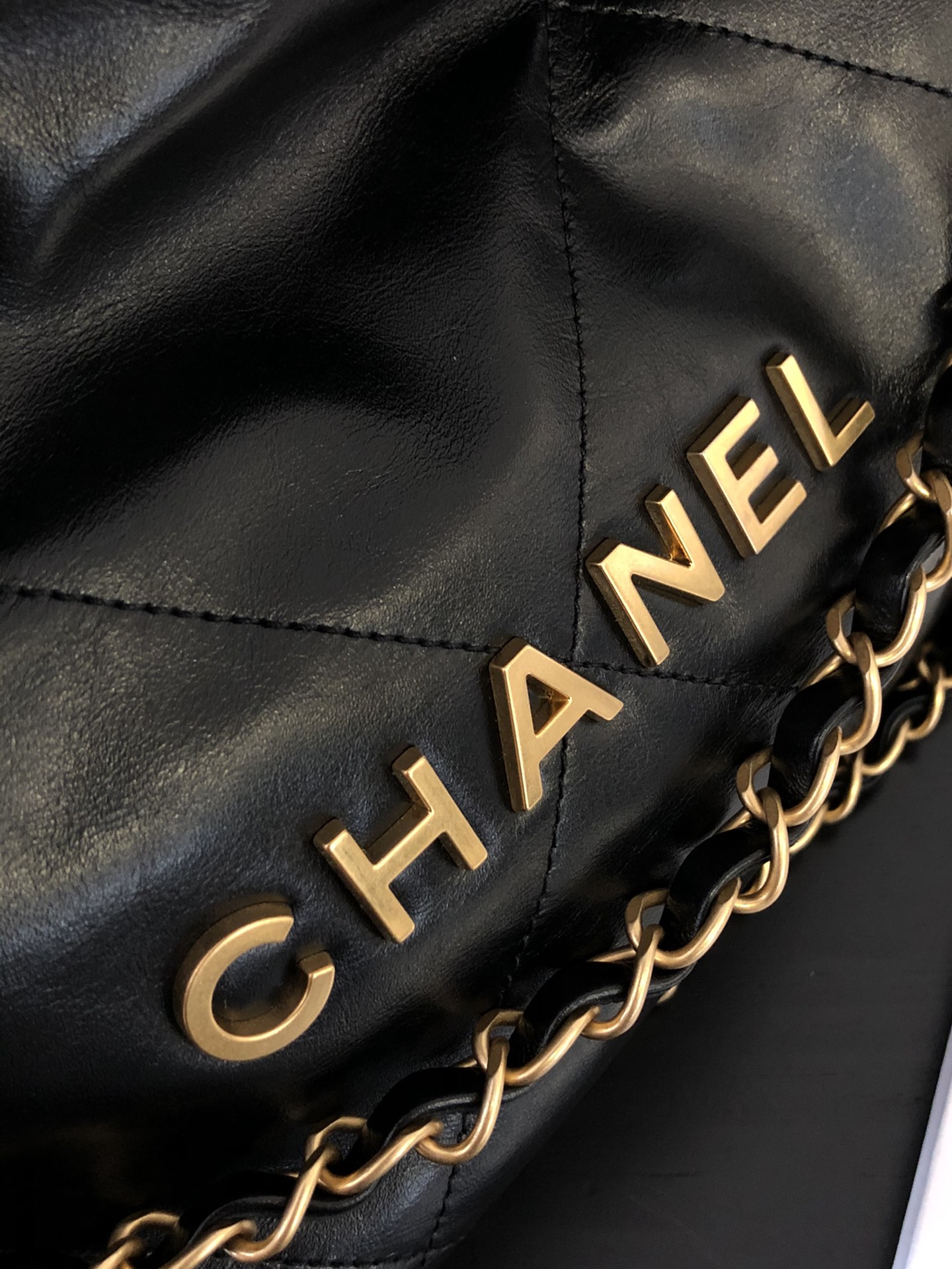 CHANEL 22 Small Handbag