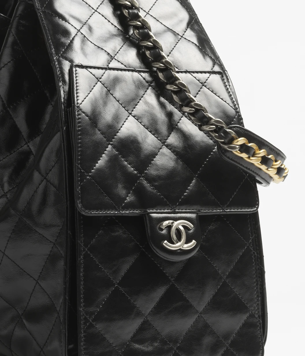 CHANEL 25 Medium Handbag Shiny Crumpled Calfskin